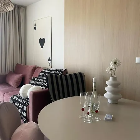 Sunday Kier-pik Apartment