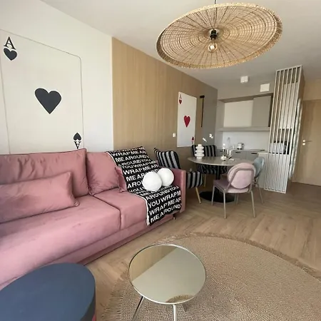 Sunday Kier-pik Apartment