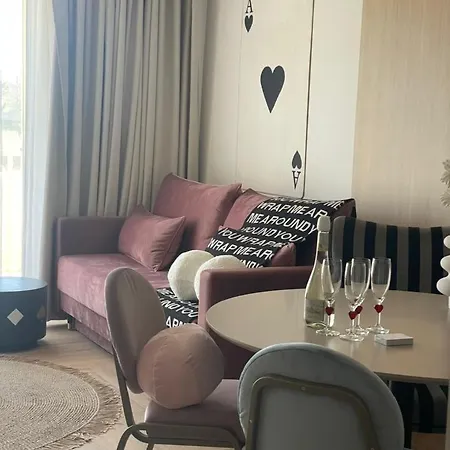 Sunday Kier-pik Apartment
