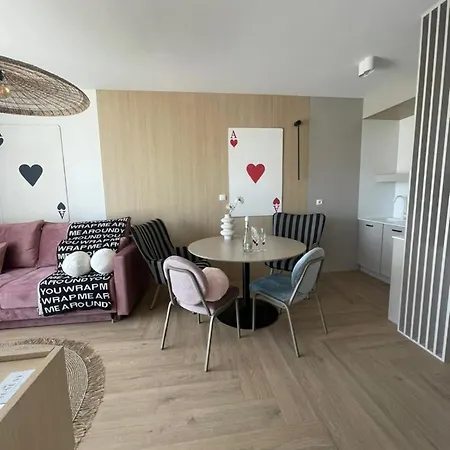 Sunday Kier-pik Apartment